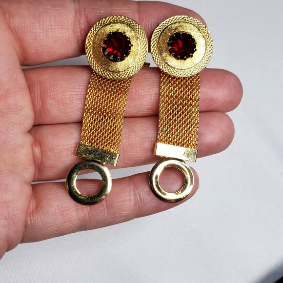 Vintage Gold Tone Mesh Wrap Around Red Faceted Rhinestone Cuff Links - Picture 8 of 12